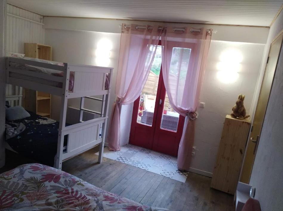Appartement Cozy Dans Maison Privee Tauves 외부 사진